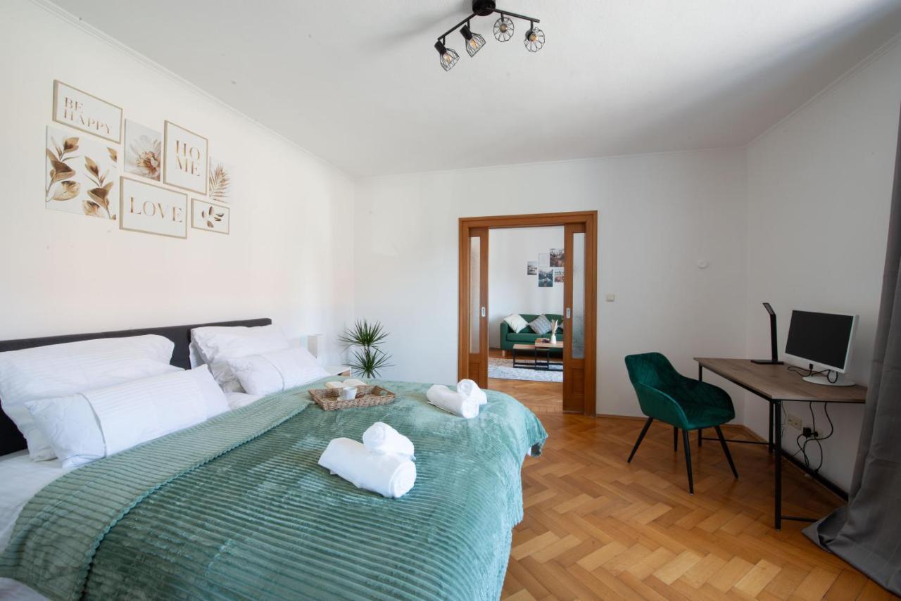 Bessa Homes 6 Personen 2 Schlafzimmer, 3 King Size, Betten, Balkon, Kueche Haag in Oberbayern Exterior photo