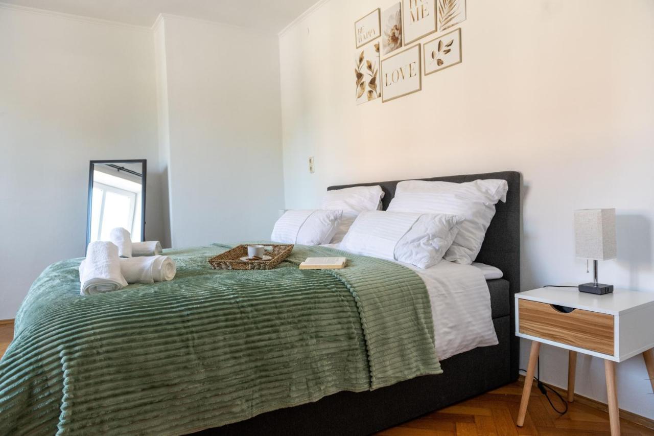 Bessa Homes 6 Personen 2 Schlafzimmer, 3 King Size, Betten, Balkon, Kueche Haag in Oberbayern Exterior photo