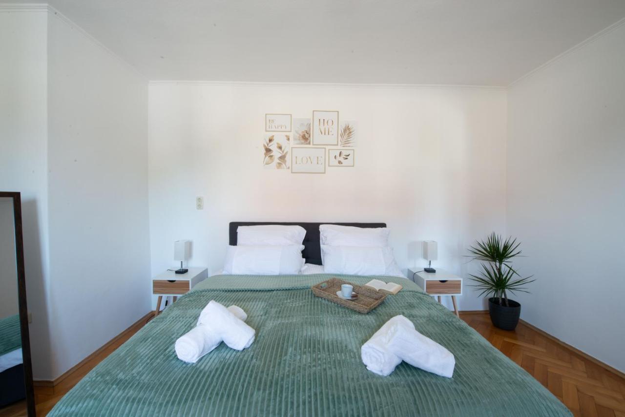 Bessa Homes 6 Personen 2 Schlafzimmer, 3 King Size, Betten, Balkon, Kueche Haag in Oberbayern Exterior photo